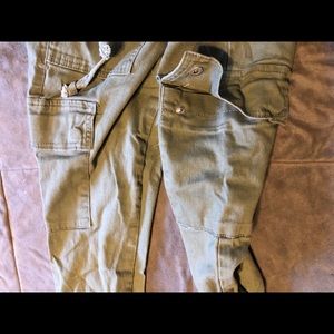 High rise jegging with cargo pockets